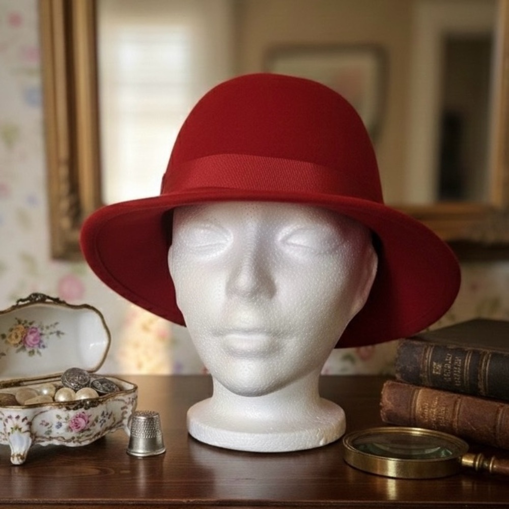 Vintage Anita Pineault Red Fur Felt Cloche Hat